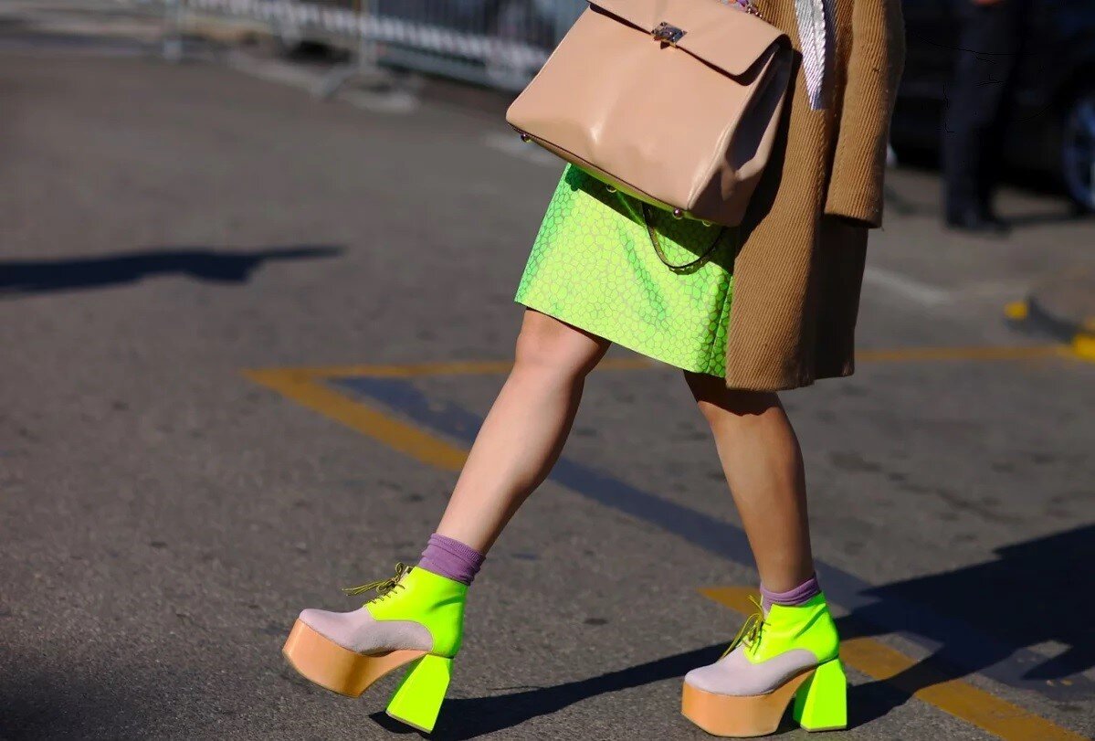 Модные туфли. Сочетание туфлей. Туфли под фиолетовое платье. Подобрать туфли и сумочку. Оксфорды для девушек.