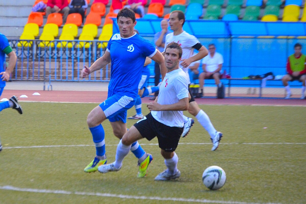 2014 год. Матч с Динамо Брянск. В белой форме - Олег Быков