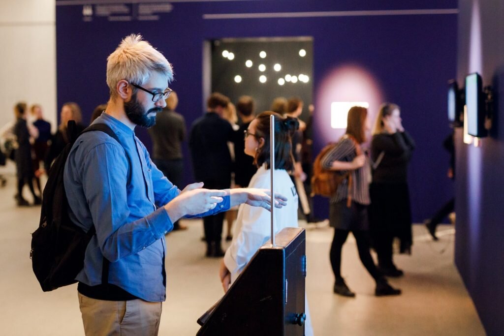 Лаборатория биолайн. Лаборатория будущего кинетическое искусство. Аналитика экспо 2022 analitika 2022. Лаборатория выставка. Лаборатория будущего.