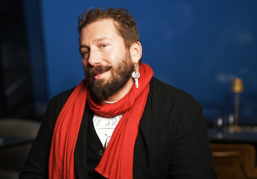 Таким стал Евгений Чичваркин и не перестает удивлять. Кадр из интервью.