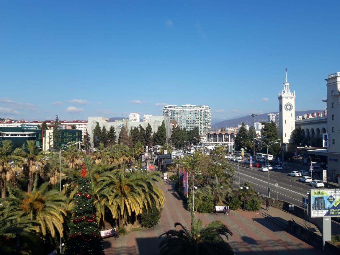 Вид на Ж/Д вокзал, из окна ЦУМ.