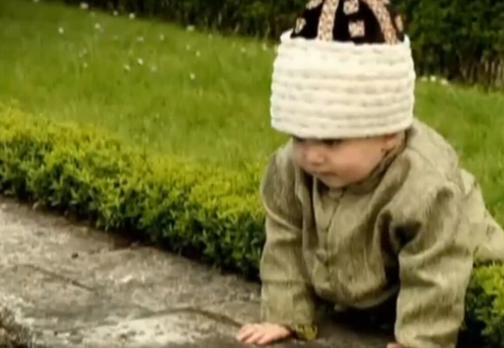 Мехмед на краю бассейна. Кадр из сериала. Источник изображения: ok.ru