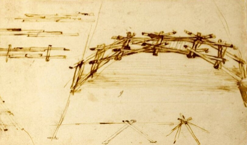 Самонесущий арочный мост через ручей или овраг по конструкции Леонардо да Винчи