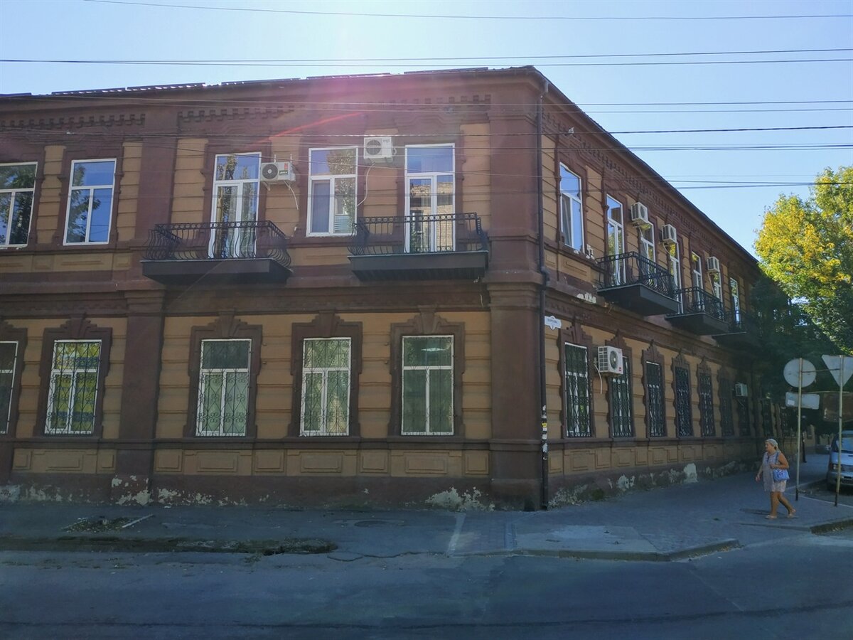 Дом на углу ул. Университетской и ПортовойАвтор: Кристина Каловська