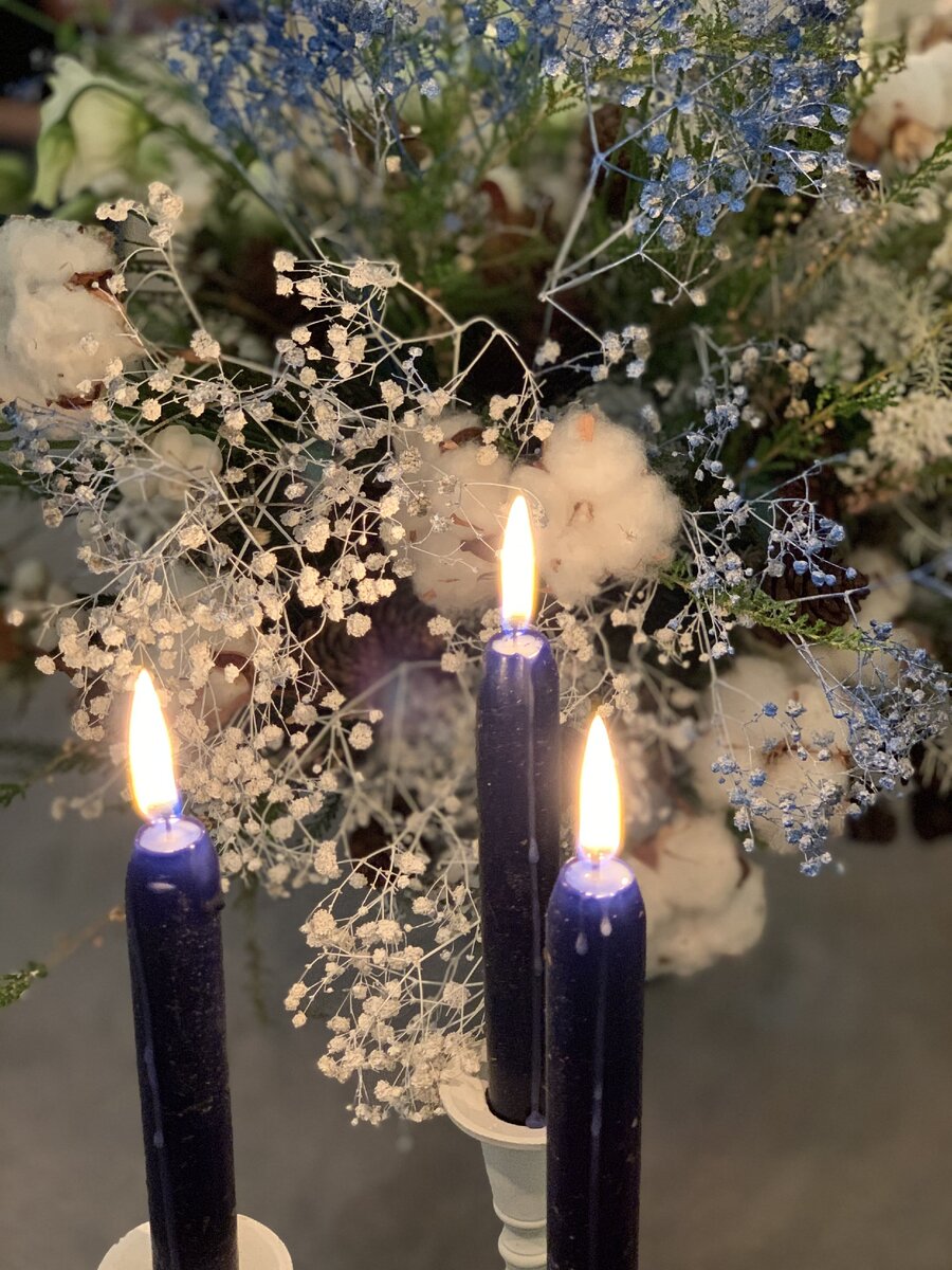 Создают уют и ощущение камерности мероприятия