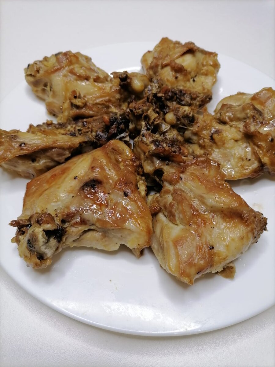 Жареные куриные бедра с маринадом из соевого соуса