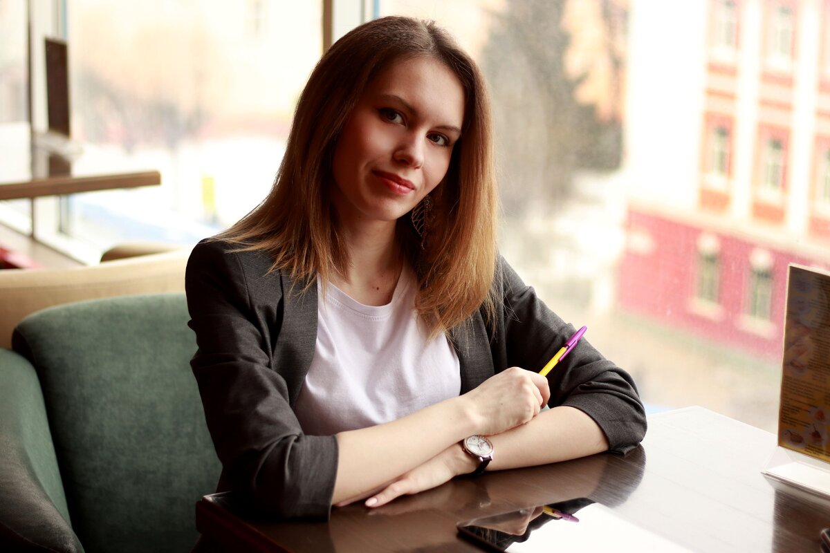 Директор студии дизайна Как сэкономить на дизайне для бизнеса? Студия дизайна NaLemon Дзен