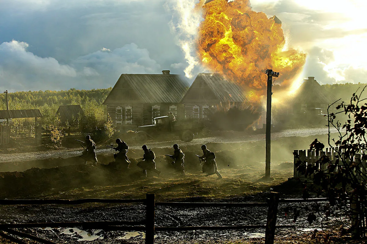 Кадры из фильма Подольские курсанты на построенной площадке "село Ильинское"