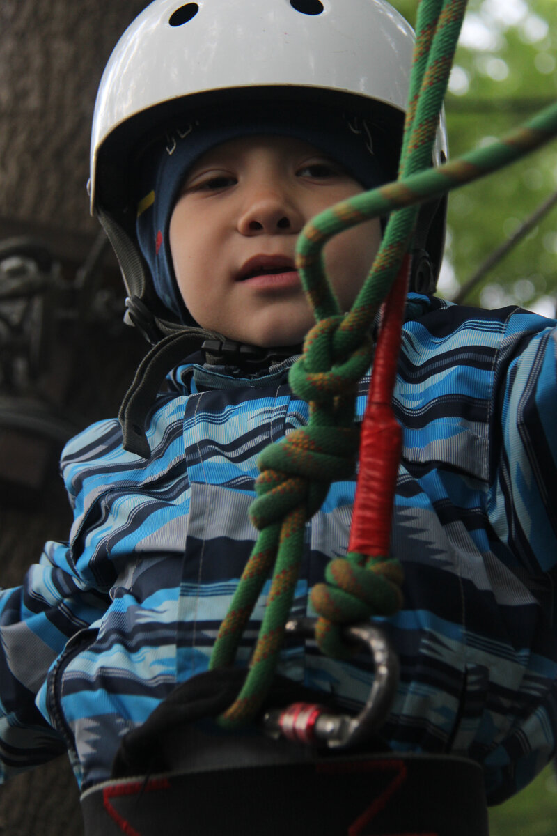 В начале этого лета мы отдыхали в посёлке Дивноморское. Посёлок этот не большой, но некоторые развлечения для детей там имеются.-9