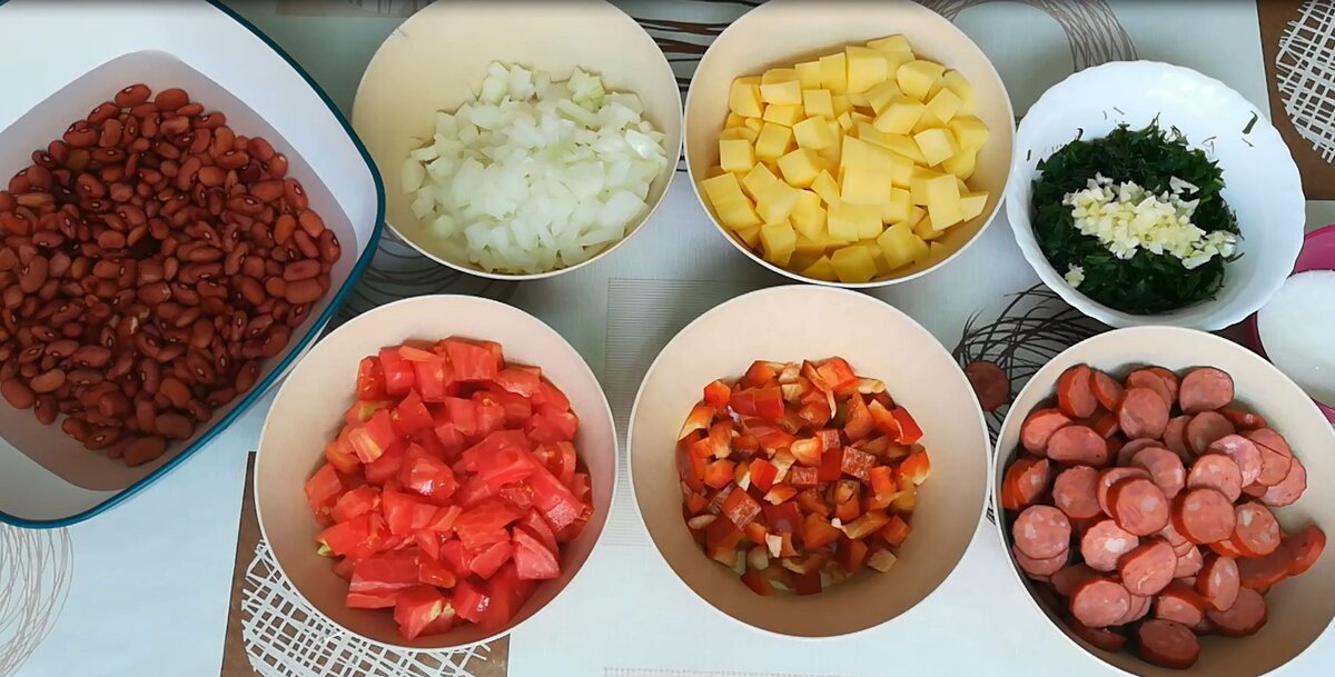 Овощи режем кубиком, кабаносси - кружочками