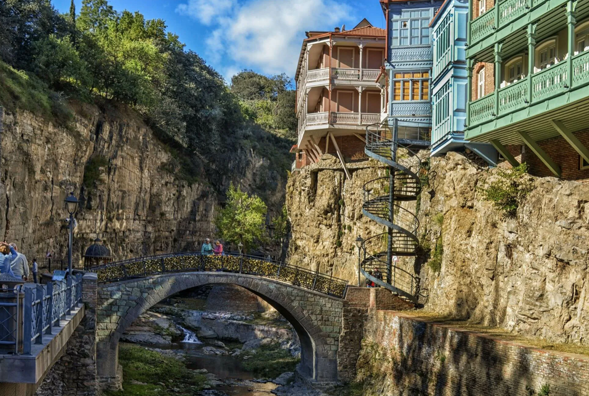 Город грузии 6. Инжировое ущелье Тбилиси. Ущелье Легвтахеви Тбилиси. Водопад Легвтахеви в Тбилиси. Инжировое ущелье водопад Тбилиси.