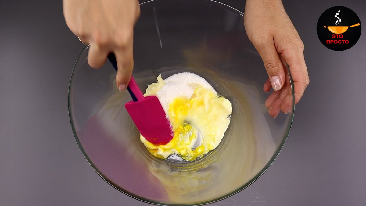 Фото можно листать влево