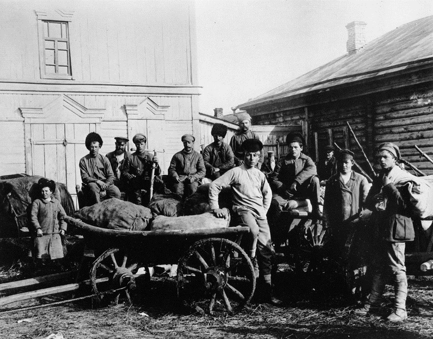Изъятие излишков продотрядом, 1920 г.