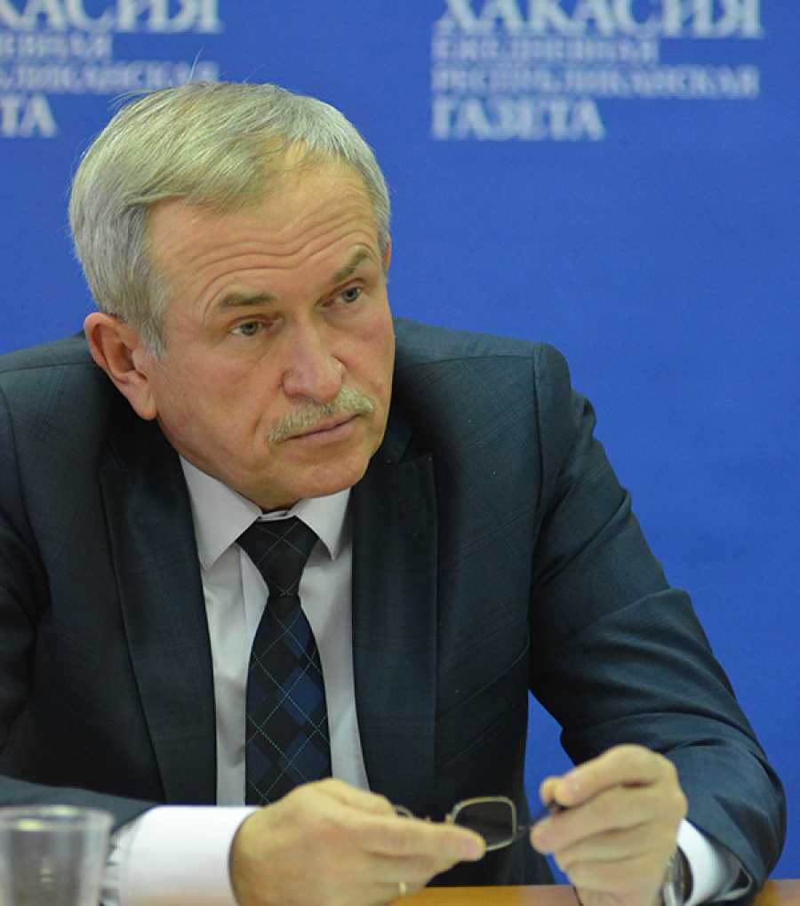 Три года условно министру здравоохранения Хакасии Владимиру Костюшу, за использовиние санитарной авиации.0