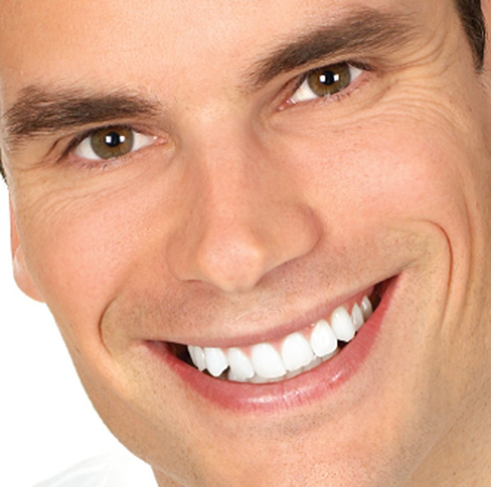 Звонкий улыбка. Красивые зубы. Голливудская улыбка. Идеальные зубы. Голливудская улыбка мужчины.