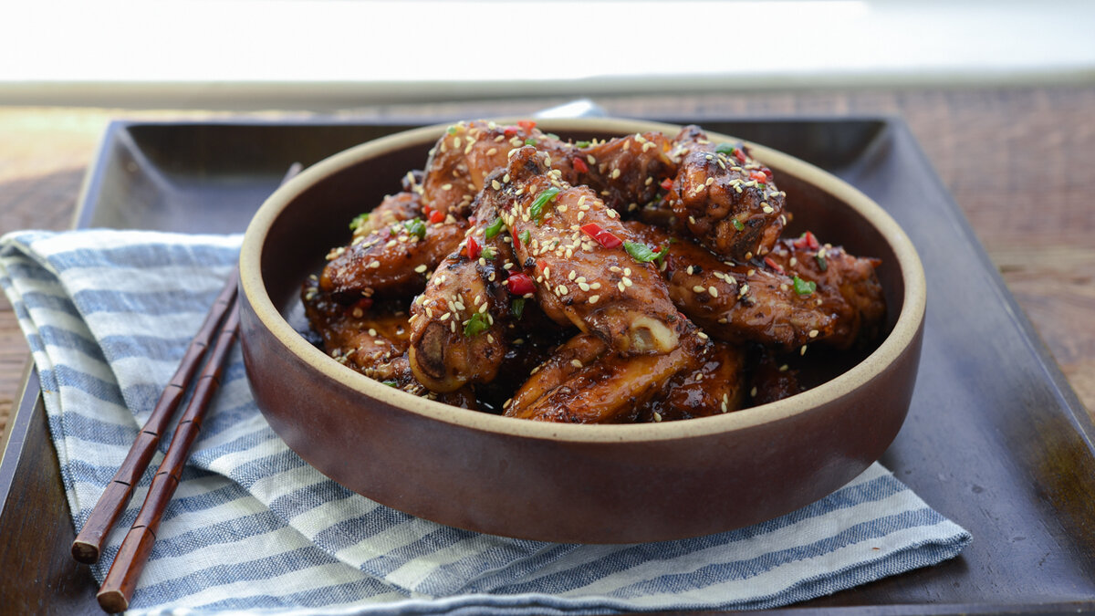 Куриные крылышки по-корейски с медом и чесноком (Холли Форд)