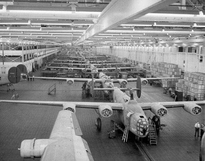 Сборочная линия на заводе Willow Run в 1942 году