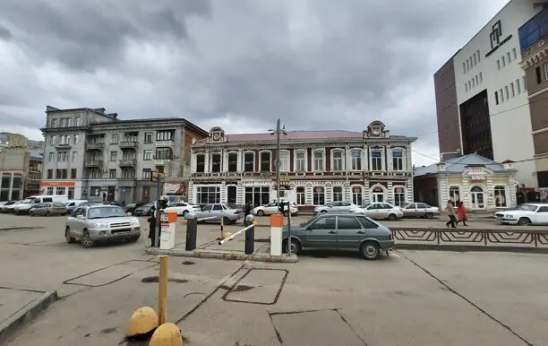  Единственный дом с флигелем  старой Митрофановской площади, дошедший до наших дней.