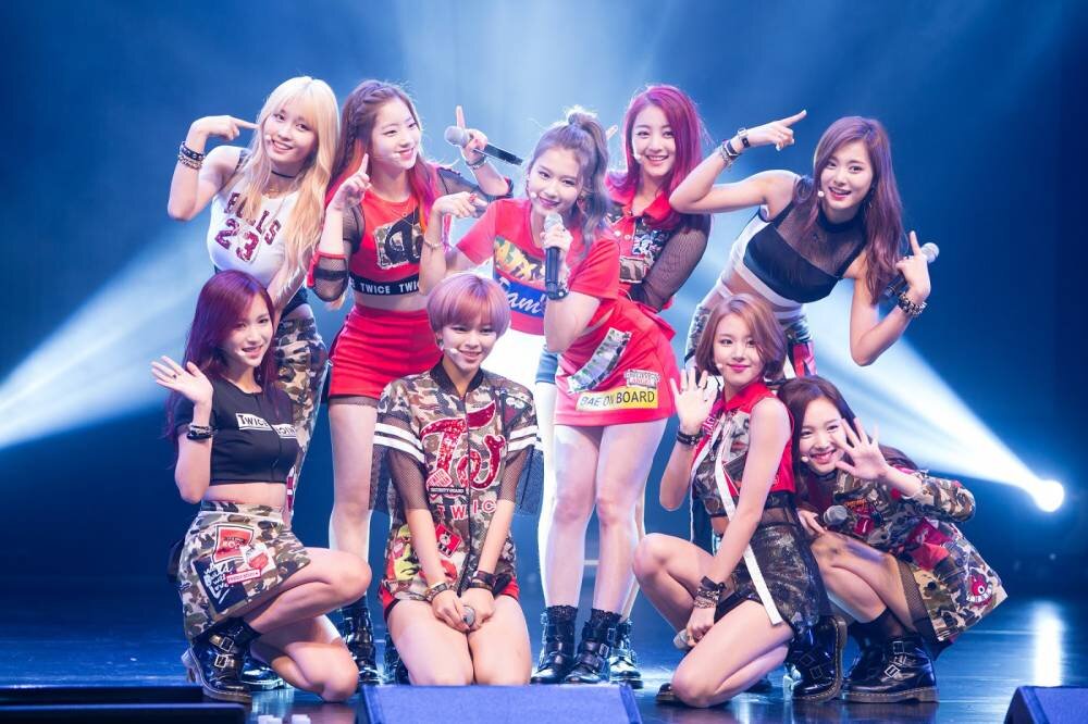 Быть K-pop стажером нелегко, некоторые айдолы поделились тем, что они хотели покинуть свои компании прямо перед дебютом. Вот топ 3 этих айдолов.