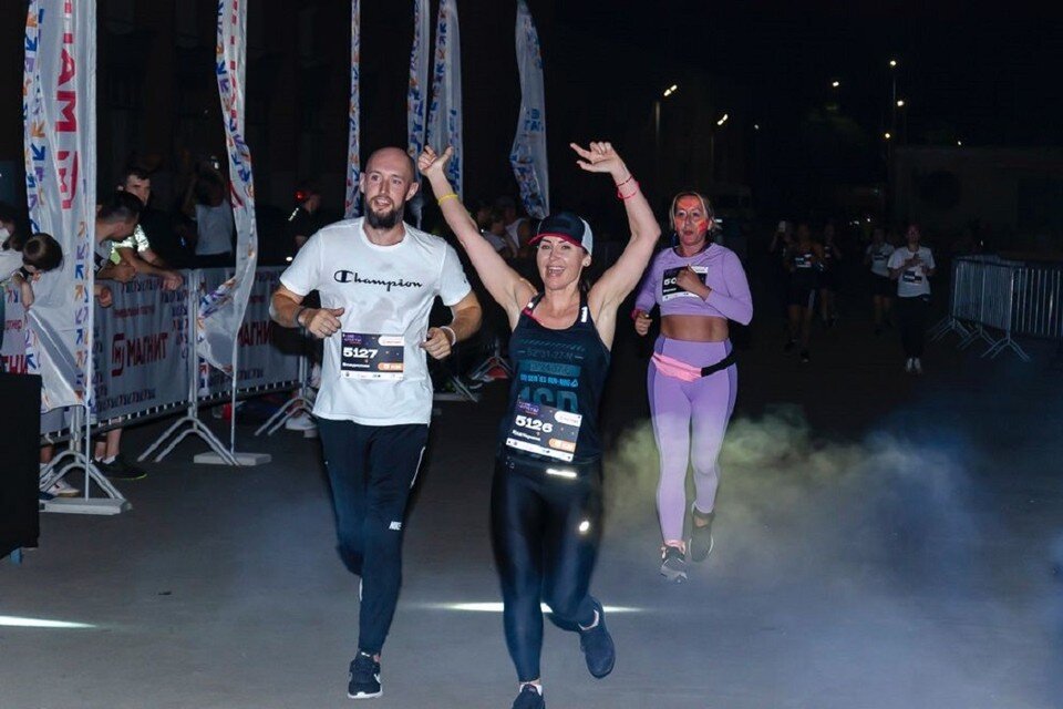     В ночном забеге приняли участие около 1000 человек. Фото: сайт администрации Ростова.