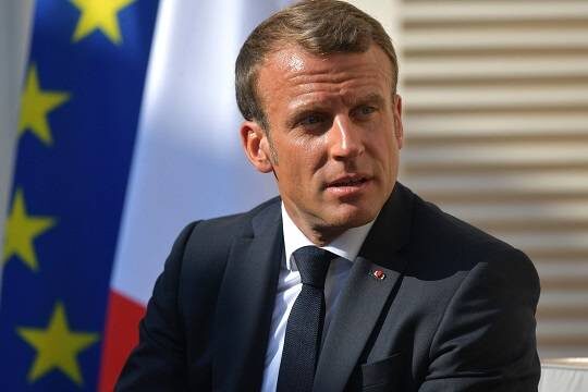    Президент Франции Макрон позвонил Путину