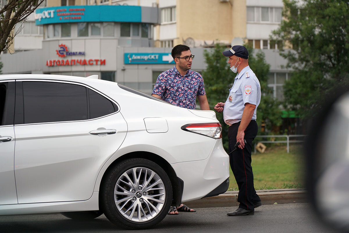    Если водитель будет ездить без страховки, ему выпишут штраф. Источник: Proshkin Aleksandr / Shutterstock.com