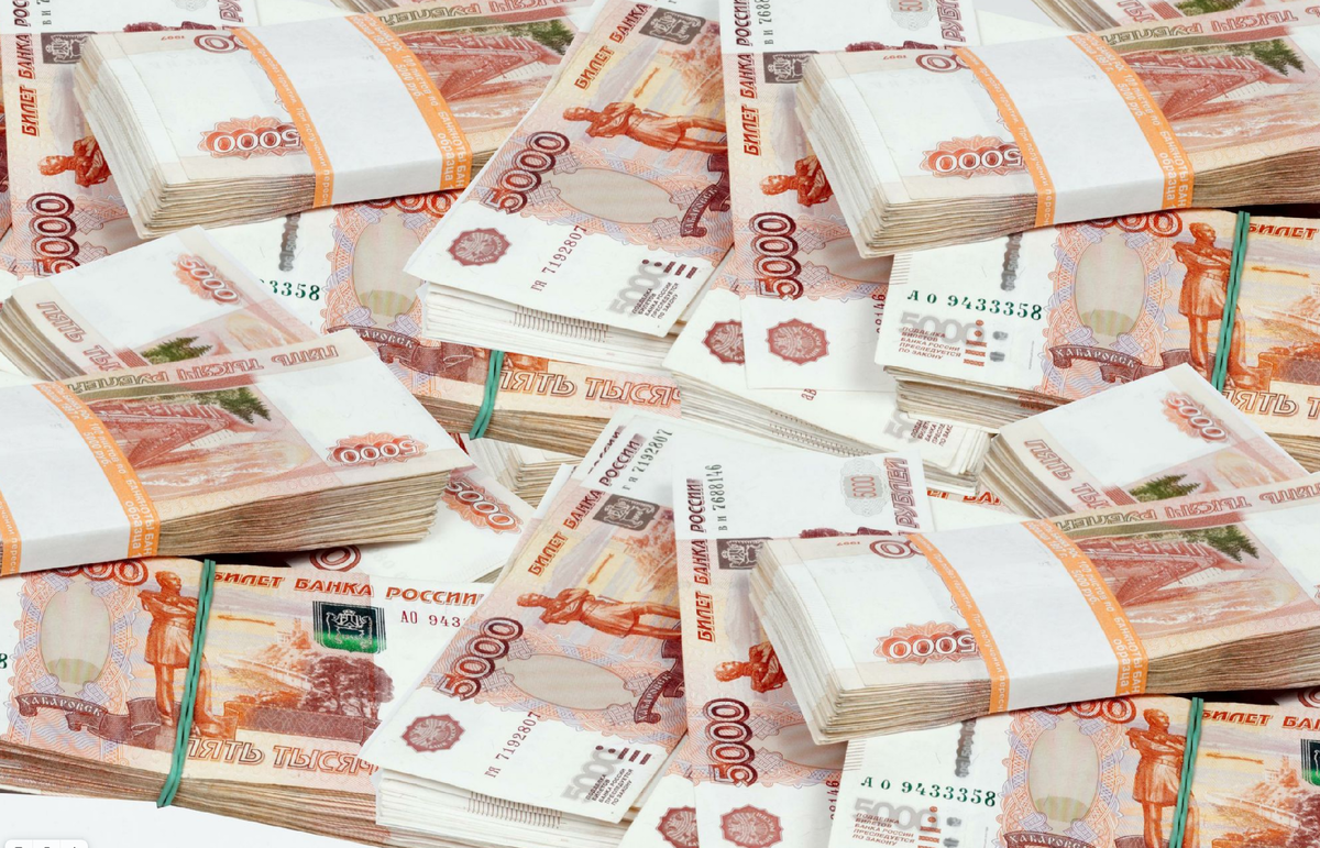 Рублей всё больше: темп роста около 30% годовых.