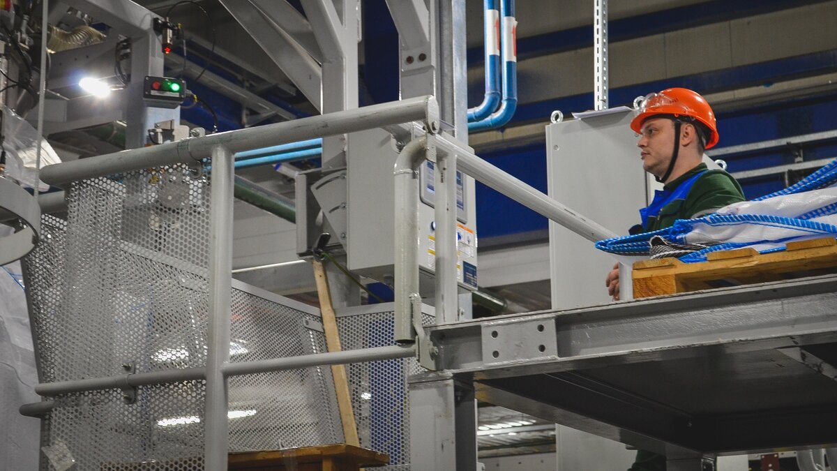     В Красноярском крае не хватает людей для работы в оборонно-промышленном комплексе (ОПК). На данный момент свободно около двух тысяч вакансий.