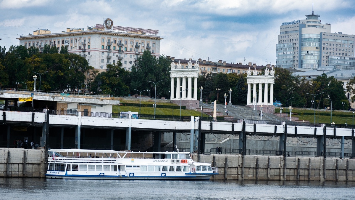     В это воскресенье специалисты прогнозируют 5-балльную магнитную бурю над Волгоградом. Метеозависимым горожанам советуют воздержаться от излишних физических нагрузок.