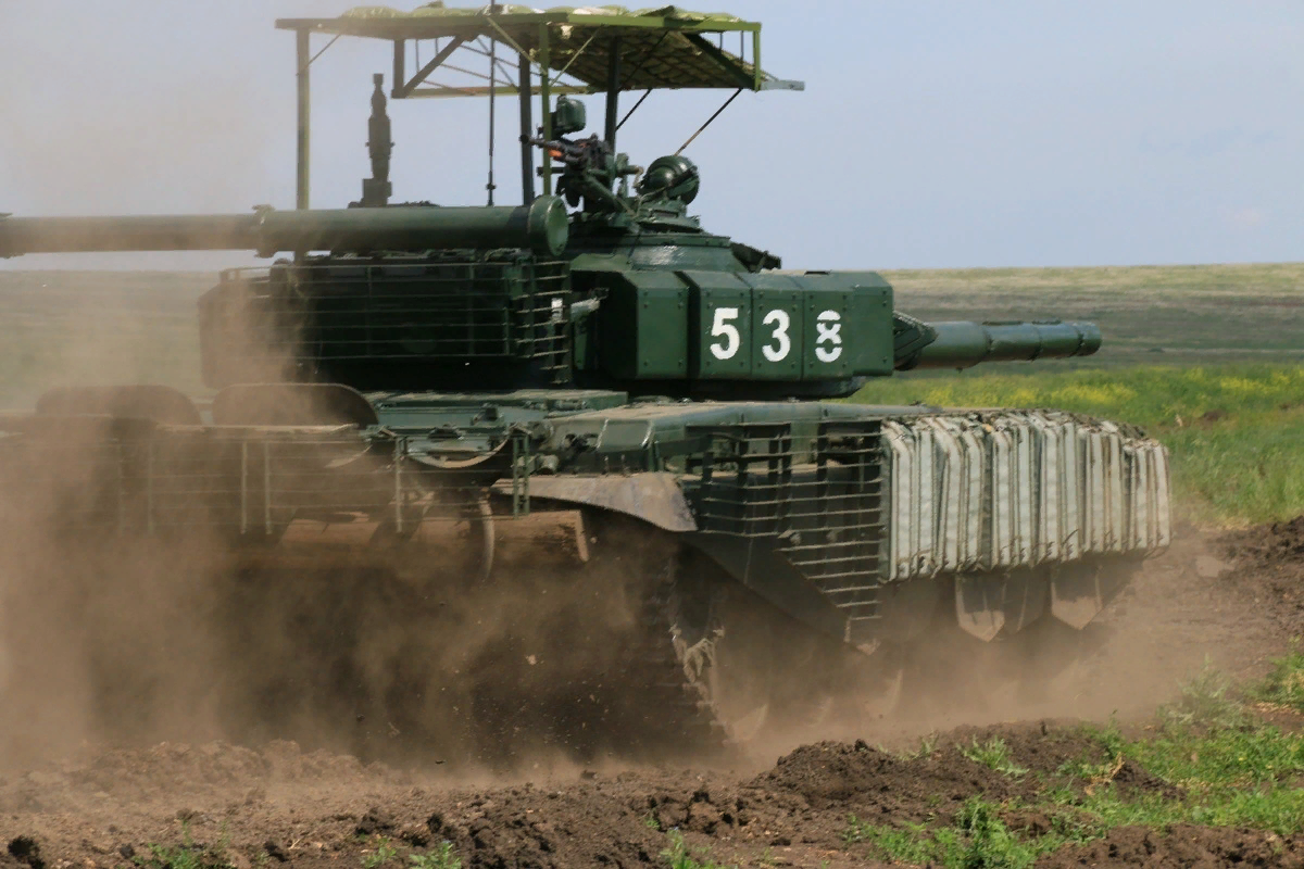 Т-72Б3 с противокумулятивным козырьком