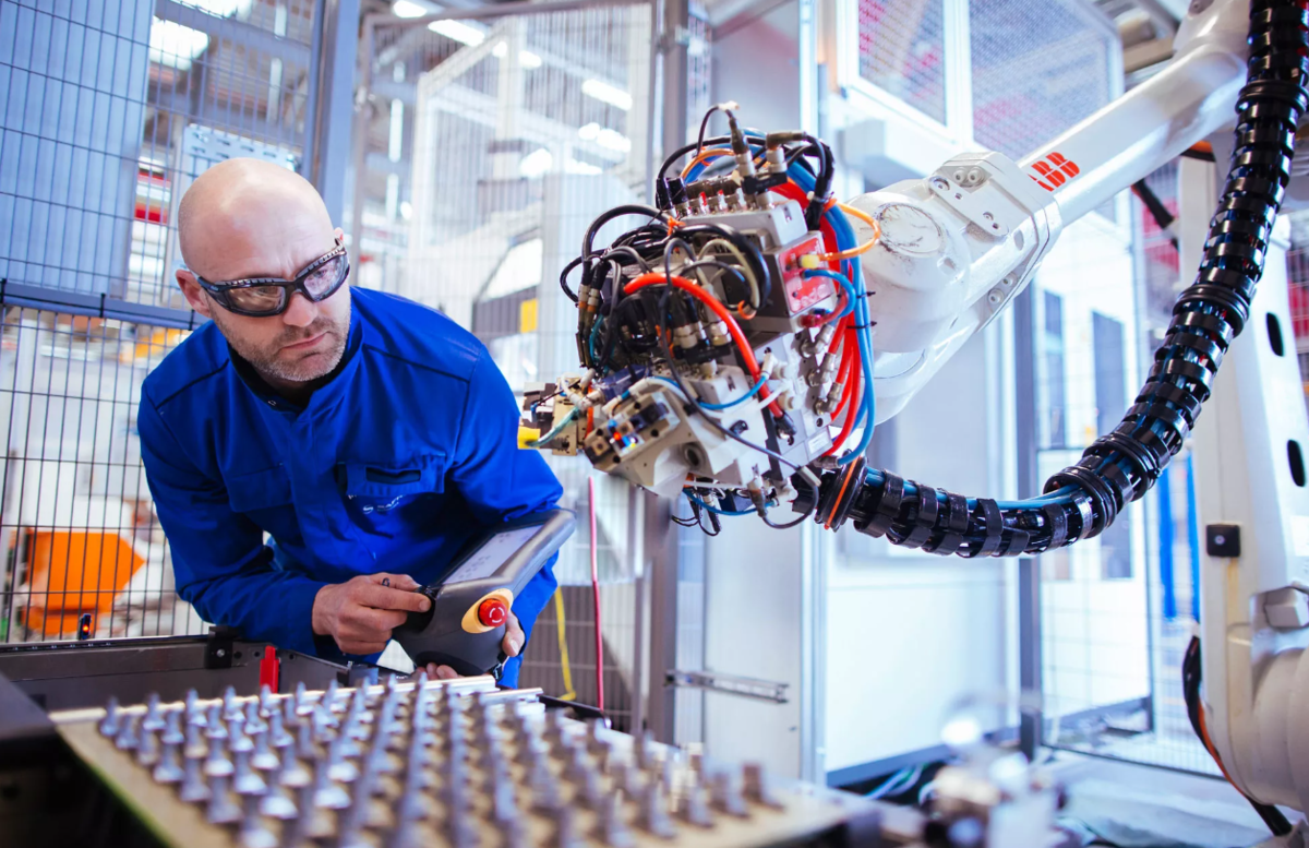 Нанотехнологии роботы. Нанотехнологии будущего. Роботизированный цех. Специалист Промышленная робототехника. Нанотехнологии в промышленности