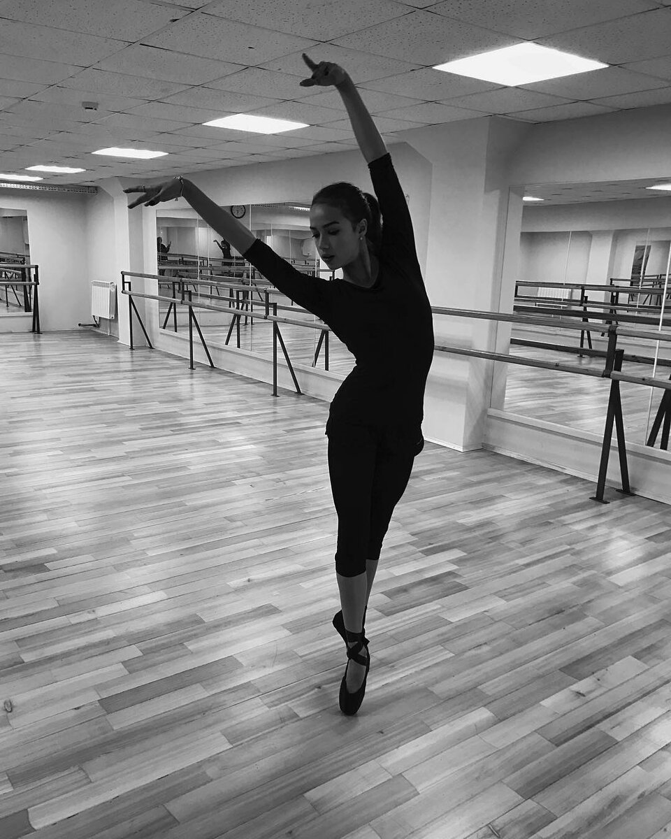 Фото в пунктах постановочное. Но работа в хореографическом зале была проделана огромная. 2017 год. Фото из открытых источников.