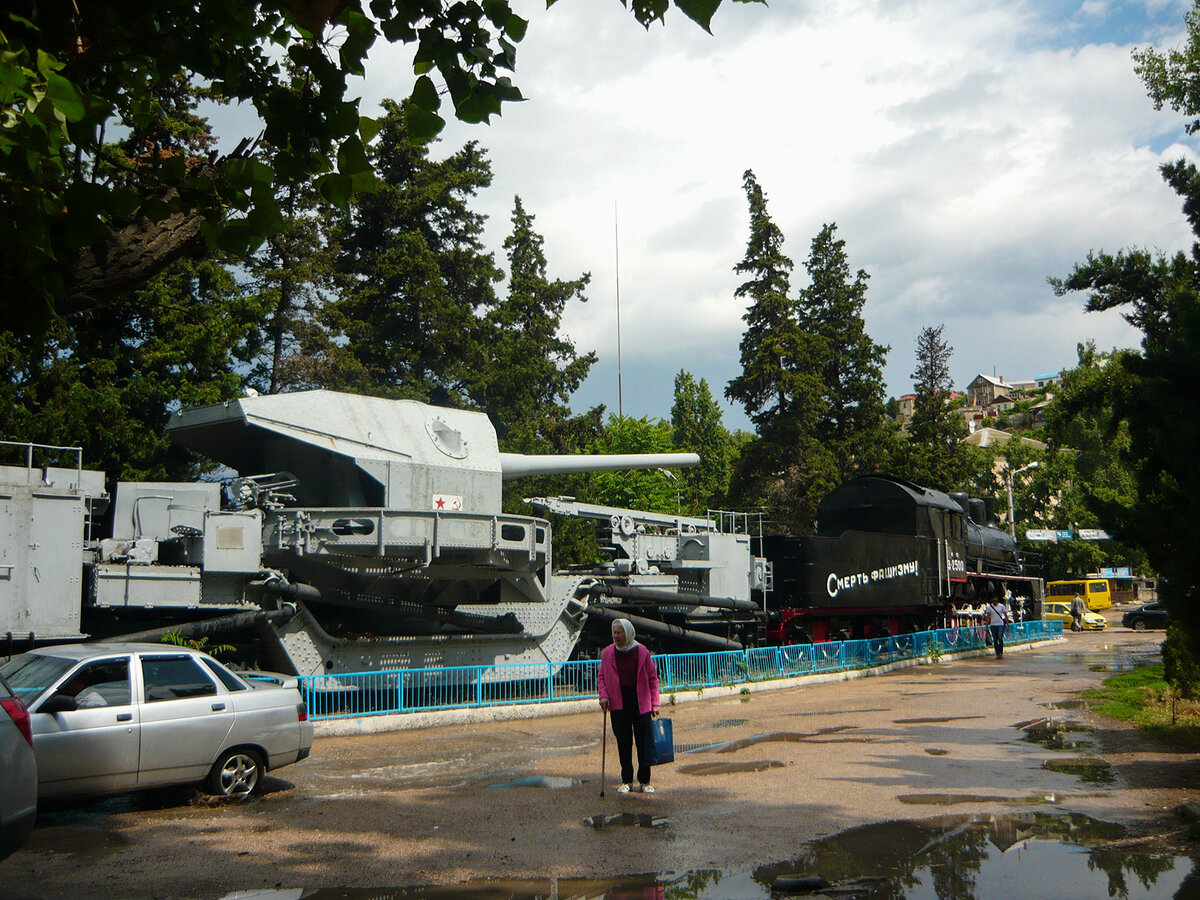Бронепоезд рядом с автовокзалом г. Севастополь