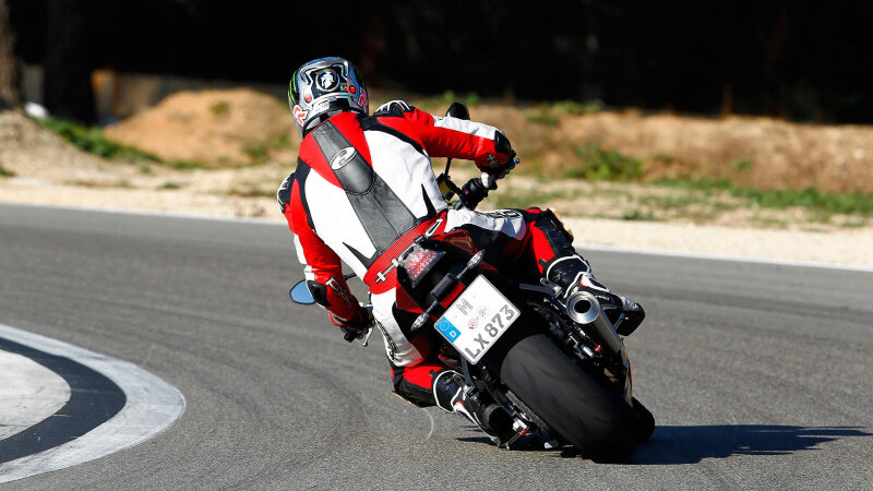 Контрсвешивание на мотоцикле. Контрсвешивание на мотоцикле. Мотоцикл в повороте. Контрруление. Контрсвешивание на мотоцикле.