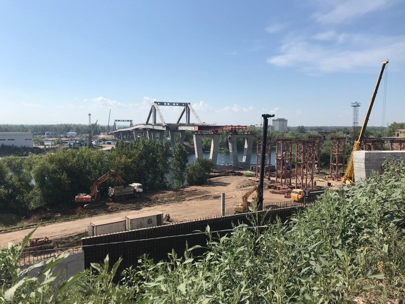 Специалисты осуществляют укрупнительную сборку металлоконструкций 10-го из 11 этапов весом 629 тонн 
