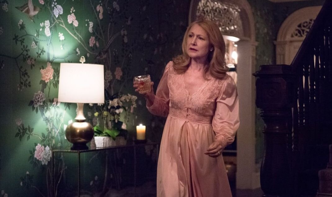 Патриша Кларксон в роли демонической мамы.