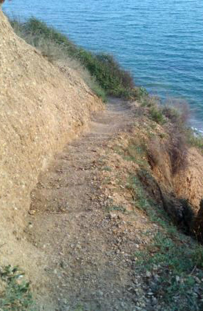 Спуск к пляжу.