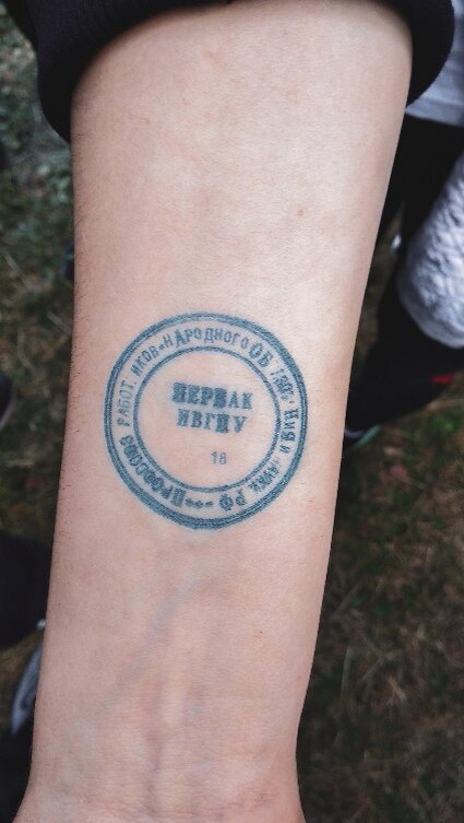 Официальную часть мероприятия открыл ректор ИВГПУ Евгений Румянцев. Он поприветствовал ребят и пожелал пройти свой студенческий путь весело и без препятствий. Первым, из которых стала зарядка, да не простая, а в стиле «Zumba». Под зажигательные ритмы ее провела тренер групповых программ клуба «LoftFitnes» Арина Ерисова.