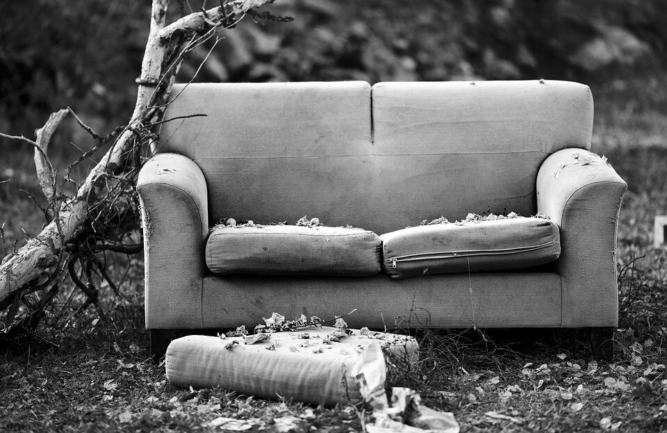 Как обновить старый диван
