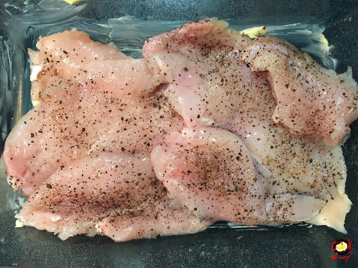 Укладываем филе в форму для запекания