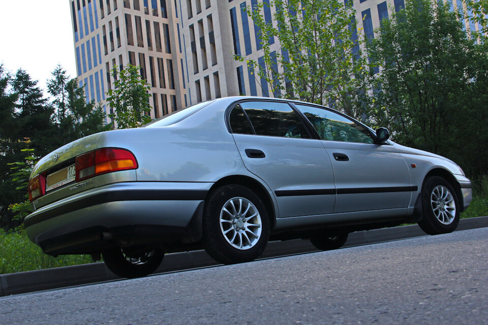 Toyota carina e фото