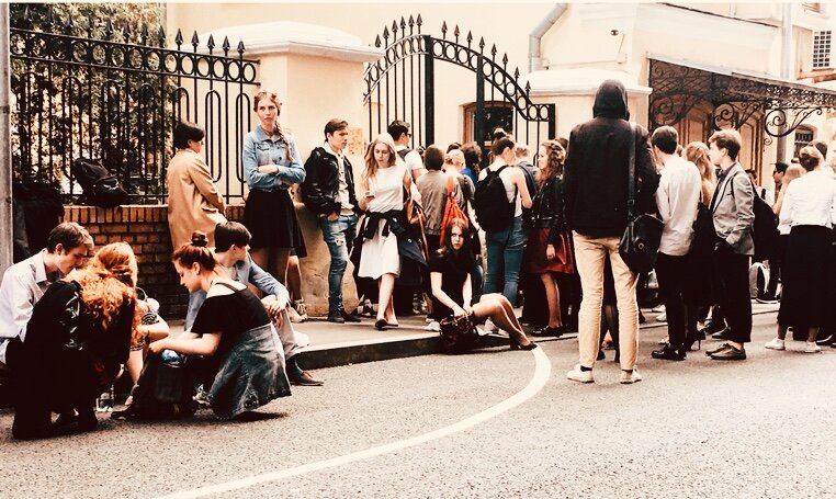 Поступающие в театральный институт.