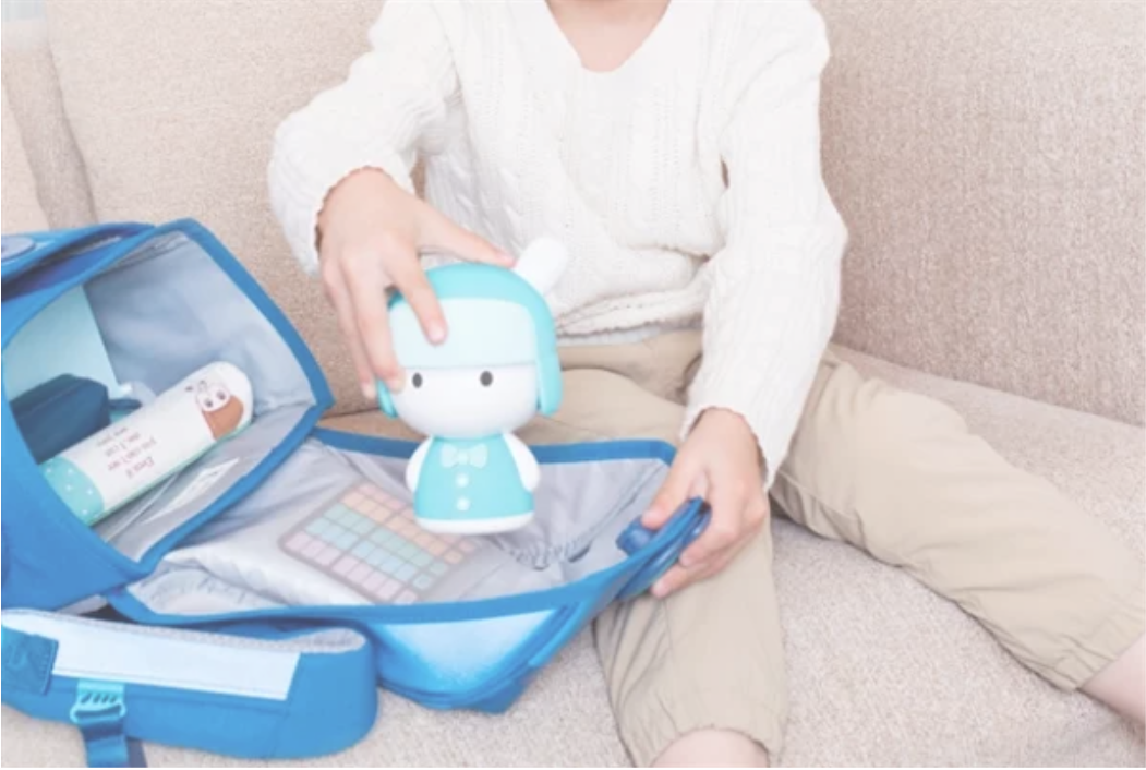 Символ китайской компании Xiaomi — её талисман Mi Bunny в виде мультипликационного кролика в шапке-ушанке теперь воплощен в качестве развивающего аксессуара-компаньона для детей