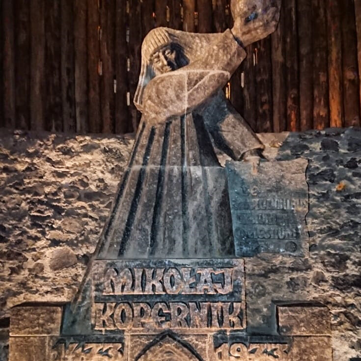 Польский учёный Николай Коперник, создавший гелиоцентрическую систему мира с Солнцем в центре, учился в Краковском университете – одном из старейших в мире, основанном в 1364 г.