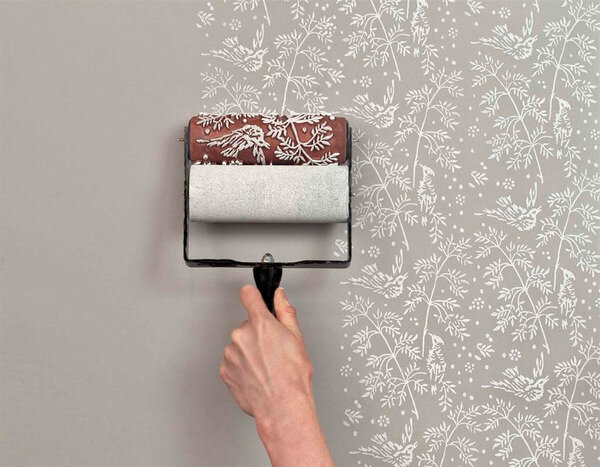 Пахнет ли водоэмульсионная краска при покраске стен