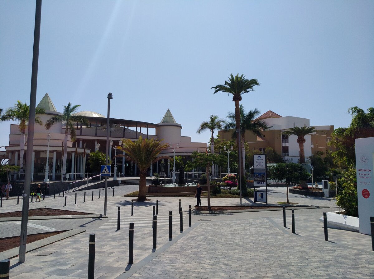 Фешенебельные отели Коста Адехе. Фото автора