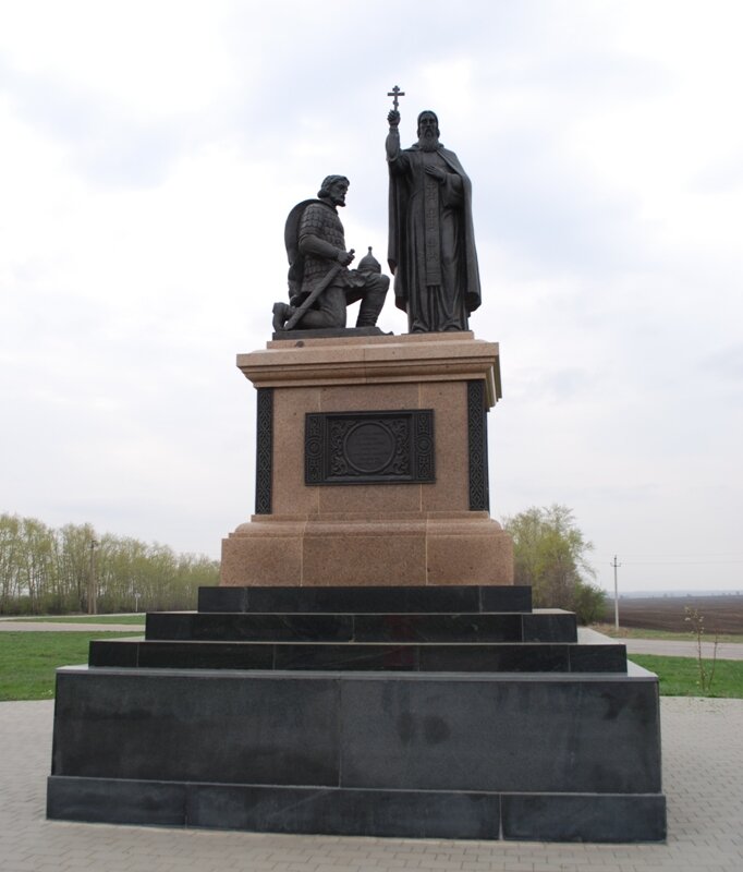 Полу памятник. Куликово поле памятник Дмитрию Донскому. Дмитрий Донской памятник на Куликовом поле. Памятник Дмитрию Донскому и сергию Радонежскому на Куликовом поле. 1850 Памятник Дмитрию Донскому.