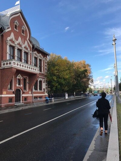 Вид дома со стороны набережной. Фото автора  