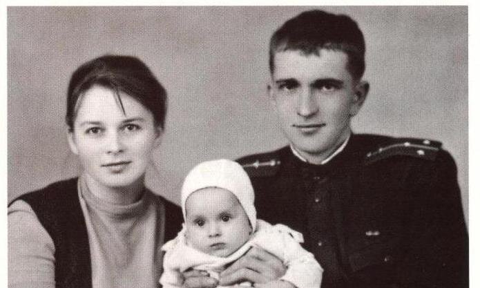 Алена с родителями - Верой Бурьяновой и Валентином Леоновым. Взято с сайта syl.ru