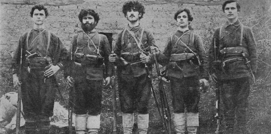 Четата на Атанас Кършаков (в средата). Втори е Стерьо Стерьовски.